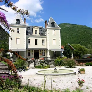chateau-serre-barbier.midi-pyreneeshotels.com/